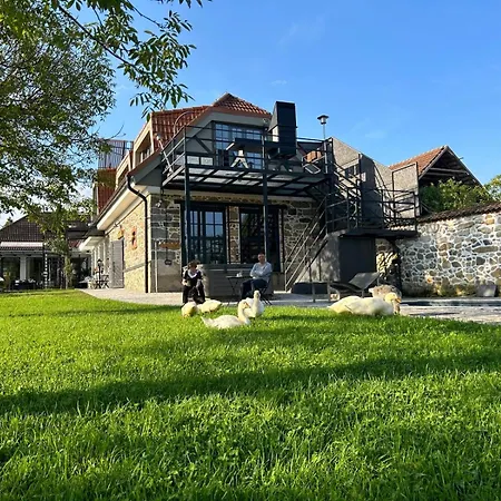 Dvor 13 Maison d'hôtes 4*