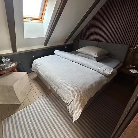 Dvor 13 Guest house