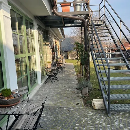 Dvor 13 * Hokovce