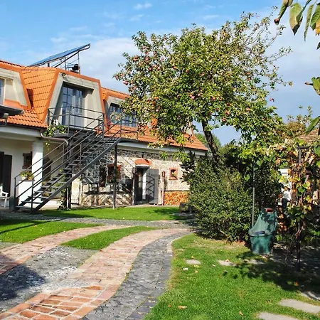 Dvor 13 * Hokovce