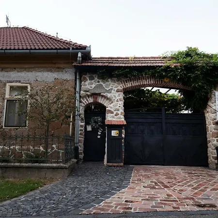 Dvor 13 Hokovce